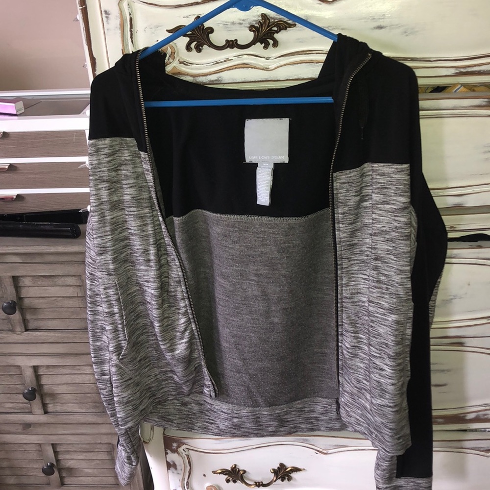 grey and black workout jacket